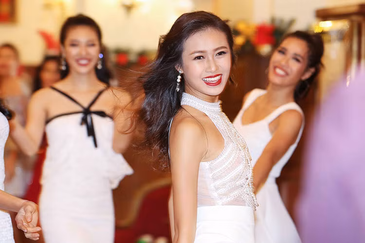 Cụ thể, tại Đà Lạt, dàn người đẹp tham gia vào chương trình hoạt động cộng đồng, quảng bá địa danh văn hóa du lịch…