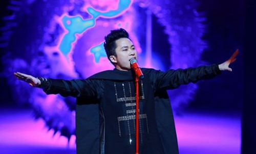 Tùng Dương trong "Thập kỷ hoan ca".