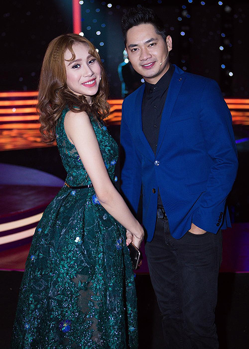 Việt Hương và Chí Tài từng mong Minh Luân và Bích Trâm sẽ tiến xa trong chuyện tình cảm nhưng cả hai chỉ biết cười trừ và nói mọi thứ đều do duyên nợ. Ảnh: Infonet