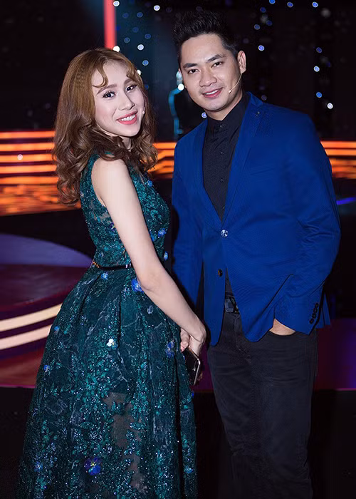 Việt Hương và Chí Tài từng mong Minh Luân và Bích Trâm sẽ tiến xa trong chuyện tình cảm nhưng cả hai chỉ biết cười trừ và nói mọi thứ đều do duyên nợ. Ảnh: Infonet