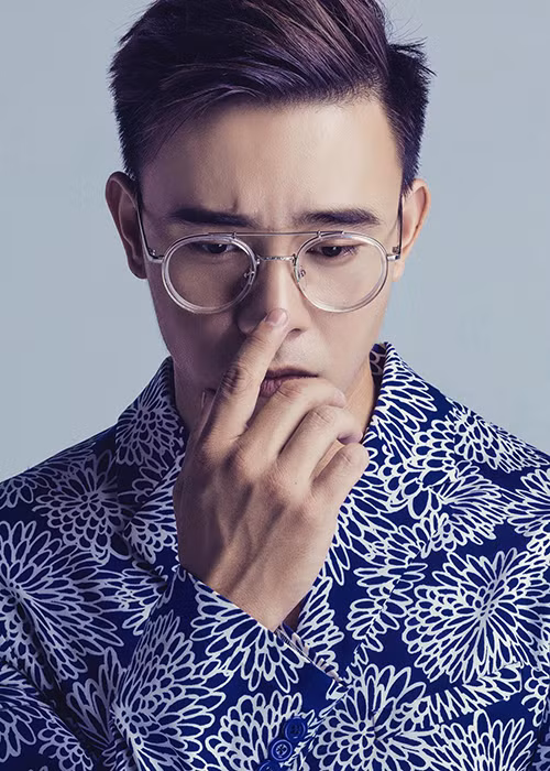 Đông Hùng quá mệt mỏi khi tiếp tục gánh thêm những món nợ mới do mẹ gây ra. Vì vậy, anh buộc phải lên tiếng cầu xin mọi người không cho mẹ của anh vay tiền nữa, cũng như mong mẹ hãy thương anh và em trai của anh. Ảnh: FBNV