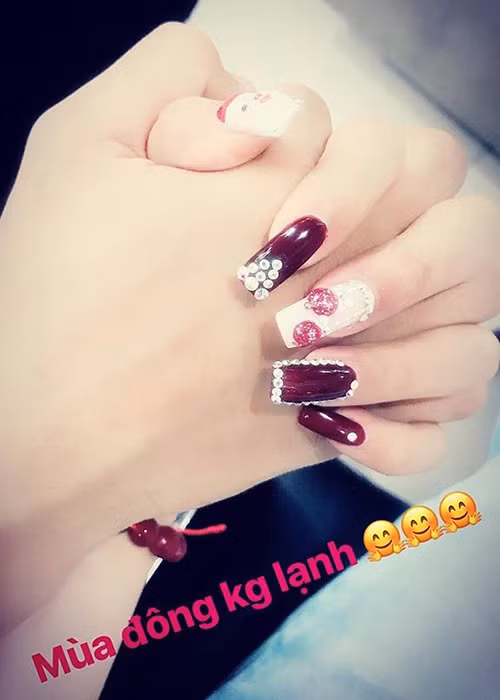 Linh Chi khoe ảnh nắm tay bạn trai Lâm Vinh Hải là một trong những tin tức sao Việt trong ngày 22/12.