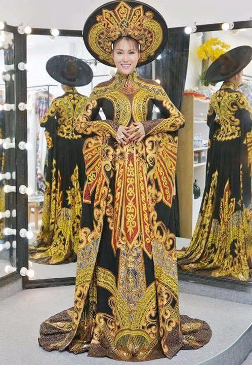 Mới nhất, Phi Thanh Vân tham gia cuộc thi Hoa hậu Doanh nhân Thế giới người Việt và đăng quang cũng gây ồn ào.