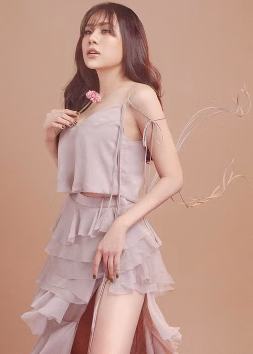 Ngoài đóng phim, Hồ Bích Trâm còn làm MC, người mẫu ảnh. Cô từng là người dẫn chương trình của một đài truyền hình. Ảnh: FBNV