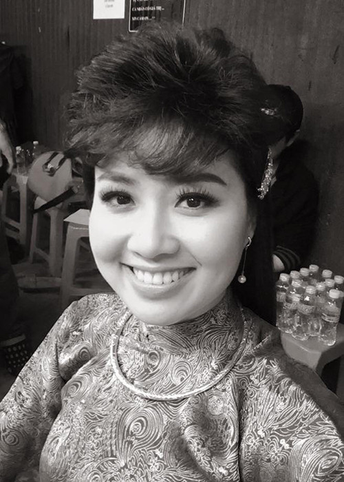 Lê Khánh viết: “Con người không thể sống mãi với quá khứ nên phải mạnh mẽ để chấp nhận thực tại và chào đón tương lai. Mạnh mẽ lên em nhé”.