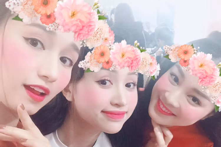 Lã Thanh Huyền cùng Minh Hương gửi lời chúc mừng sinh nhật đến Vân Hugo (giữa).