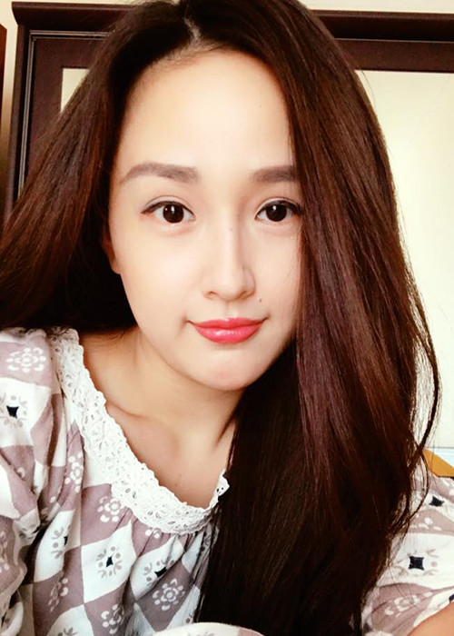 Mai Phương Thúy không ngần ngại đăng tải hình ảnh mắt thâm quầng vì 24 tiếng chưa được ngủ.