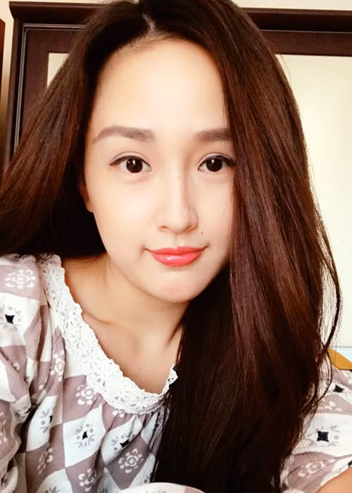 Mai Phương Thúy không ngần ngại đăng tải hình ảnh mắt thâm quầng vì 24 tiếng chưa được ngủ.