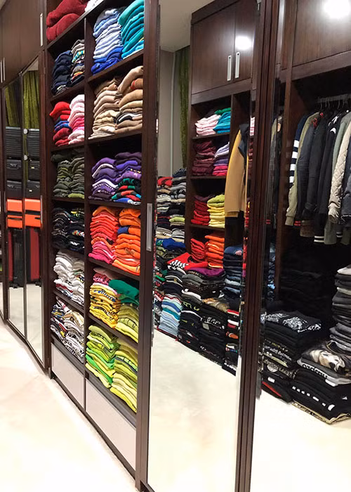 Đàm Vĩnh Hưng còn bày tỏ anh chính thức đầu hàng căn bệnh nghiện mua sắm của mình và tựa hứa sẽ từ bỏ thói quen này.