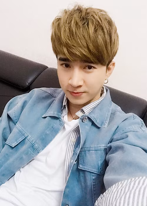 Trên Youtube, MV “Điều anh biết”, “1234", "Có được không em", “Làm vợ anh nhé” của Chi Dân lần lượt đạt lượt xem khủng 168 triệu, 148 triệu, 82 triệu, 77 triệu.