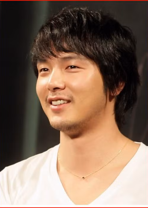 Park Yong Ha là diễn viên nổi lên từ vai diễn trong phim "Bản tình ca mùa đông". Ngày 30/6/2010, anh qua đời trong tư thế treo cổ tại nhà riêng.