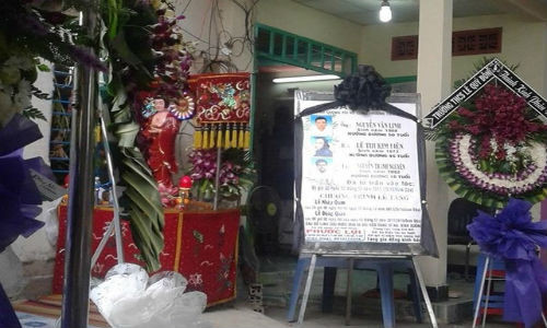 Thắt lòng tang lễ ba người tử vong trong nhà ở Thủ Đức. Ảnh: NGUYỄN TRÀ.