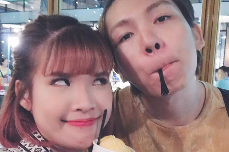 Cặp đôi sao Việt Khởi My - Kelvin Khánh nhí nhảnh ở Thái Lan.