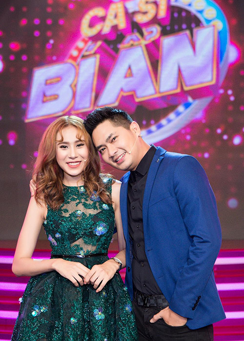 Tại Ca sĩ bí ẩn, Minh Luân và Hồ Bích Trâm khiến Việt Hương và Chí Tài đặt nghi vấn hẹn hò bởi sự ăn ý và thân thiết. Ảnh: Infonet