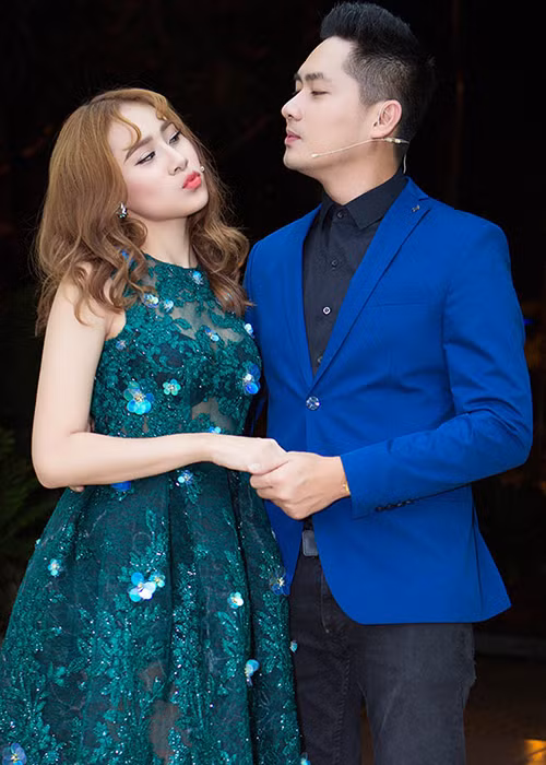 Minh Luân hội ngộ Hồ Bích Trâm khi cùng tham gia chương trình Ca sĩ bí ẩn với vai trò khách mời. Ảnh: Dân Việt