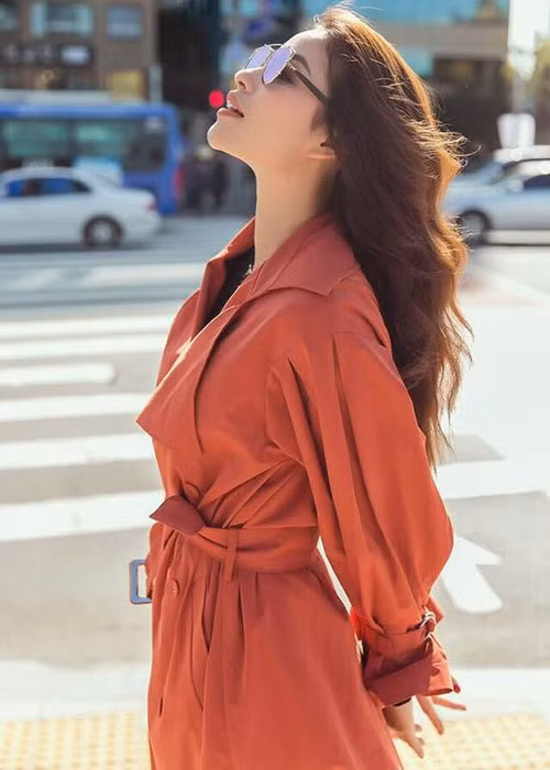 Phạm Hương tâm sự: “Rồi sẽ đi qua những ngày đông lạnh giá”.