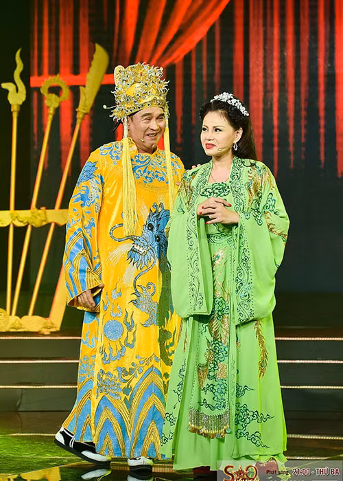 Vì trách nhiệm làm bố mẹ, Lê Giang và Duy Phương đã tạm bỏ qua những chuyện không vui trong quá khứ để hỗ trợ con gái.