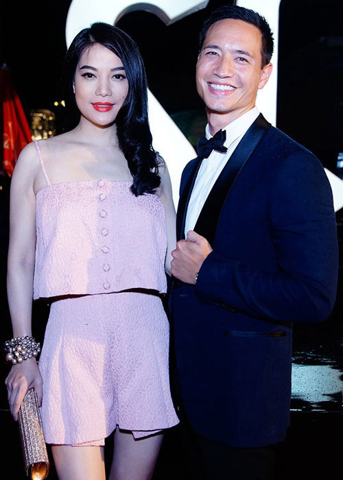 Dù hơn tuổi, từng qua một lần đò và có một cô con gái nhưng Trương Ngọc Ánh vẫn đẹp đôi bên Kim Lý. Ảnh: Dân Việt