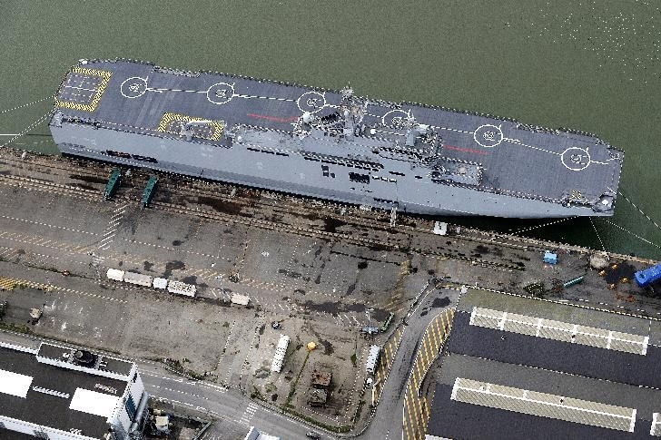 Theo Forbes, Bộ Quốc phòng Nga vừa ký hợp đồng với Nhà máy Zaliv tại Crimea để sản xuất hai tàu đổ bộ vạn năng (UDC) đầu tiên của Nga, với thiết kế rất giống và được coi là bản sao của tàu đổ bộ trực thăng Mistral của Pháp.