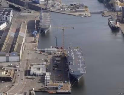 Hồi năm 2010, Nga đã ký hợp đồng với Pháp mua hai tàu Mistral. Nhưng do cuộc khủng hoảng ở Ukraine, Pháp đã đơn phương hủy hợp đồng và bán lại cặp tàu này cho Ai Cập. Nhưng nhu cầu về một tàu đổ bộ vạn năng hiện đại là điều hiển nhiên.