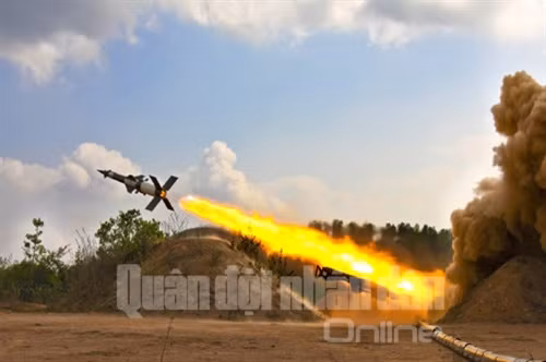 Thực hành bắn đạn thật tên lửa C125M tại trường bắn quốc gia TB1.