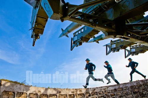 Ngày nay, trước yêu cầu nhiệm vụ bảo vệ Tổ quốc trong tình hình mới, nhiệm vụ của Quân chủng PK - KQ rất nặng nề. Cán bộ, chiến sĩ Quân chủng PK - KQ đang nỗ lực phấn đấu, học tập, rèn luyện, vươn lên làm chủ vũ khí, khí tài trang bị hiện đại, quyết tâm hoàn thành xuất sắc nhiệm vụ bảo vệ vững chắc bầu trời Tổ quốc Việt Nam XHCN, xứng đáng với niềm tin yêu của Đảng, Nhà nước và nhân dân.