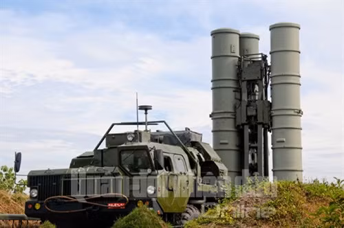 Tên lửa S-300 trong phiên trực chiến.