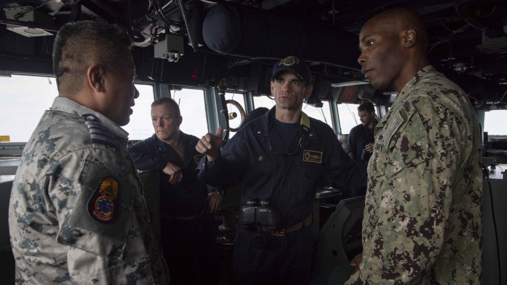 USS Mustin đóng quân tại cảng Yokosuka, Nhật Bản.