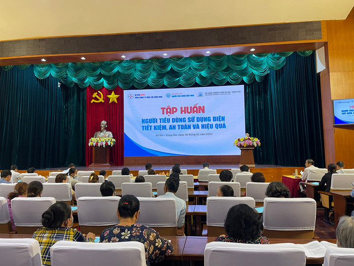 “Nguoi tieu dung su dung dien an toan, tiet kiem, hieu qua”