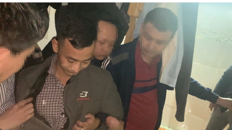 Được biết, Đức sinh ra trong một gia đình khá đặc biệt. Ông, bà nội của Đức sinh ra được 4 người con thì chỉ có bố Đức là con trai duy nhất. Sau khi lập gia đình, bố Đức cũng chỉ sinh được anh ta là con trai độc đinh rồi cũng sớm qua đời… Đến đời của Đức, anh ta cũng chỉ sinh hạ được một cậu con trai, chỉ vì muốn có tiền trả nợ, anh ta đã gây ra tội ác. 