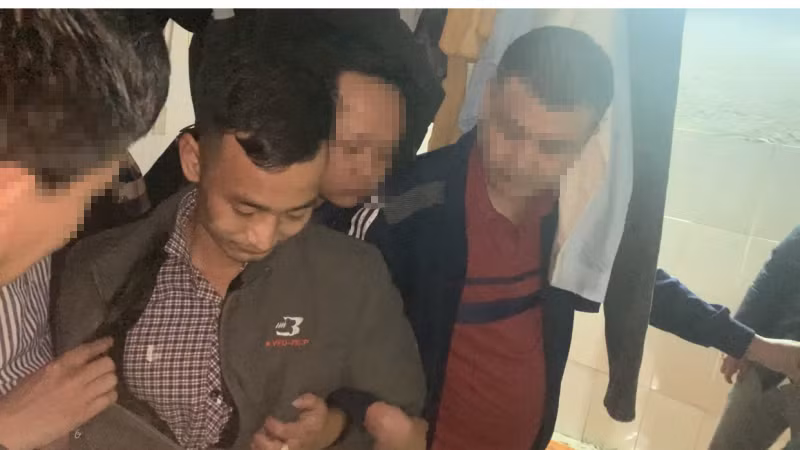 Được biết, Đức sinh ra trong một gia đình khá đặc biệt. Ông, bà nội của Đức sinh ra được 4 người con thì chỉ có bố Đức là con trai duy nhất. Sau khi lập gia đình, bố Đức cũng chỉ sinh được anh ta là con trai độc đinh rồi cũng sớm qua đời… Đến đời của Đức, anh ta cũng chỉ sinh hạ được một cậu con trai, chỉ vì muốn có tiền trả nợ, anh ta đã gây ra tội ác. 