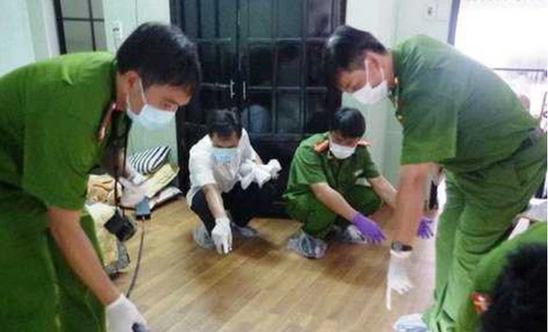 Tiếp nhận thông tin, thượng tá Lê Tiến Bắc - Trưởng Công an huyện Phú Xuyên đã chỉ đạo Đội Cảnh sát hình sự xuống địa bàn, tiếp nhận vụ việc; phối hợp với các đơn vị liên quan bảo vệ hiện trường, lấy lời khai... Kết quả khám nghiệm ban đầu xác định, nguyên nhân dẫn đến cái chết cho cụ L và bà Th là bị chấn thương sọ não. Căn cứ vào các tài liệu thu thập được, ngày 24/2, Cơ quan CSĐT Công an huyện Phú Xuyên đã ra quyết định khởi tố vụ án hình sự giết người. (Ảnh minh hoạ)