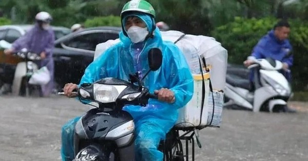 Tu dem 10/10, mien Trung don dot mua rat lon