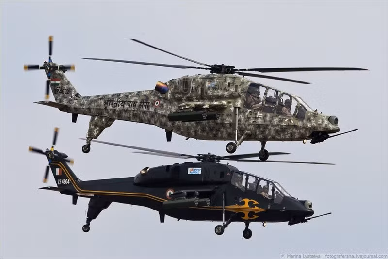 Một sản phẩm khác của Hindustan - trực thăng tấn công HAL LCH có giá đến 20 triệu USD/chiếc. LCH có thể bay với tốc độ tối đa 265km/h, tầm bay 550km, trang bị tháp pháo 20mm và 4 giá treo cho phép triển khai rocket 70-80mm, tên lửa không đối không, tên lửa chống tăng và các loại bom hàng không cỡ 250kg. Nguồn ảnh: Arms-Expo