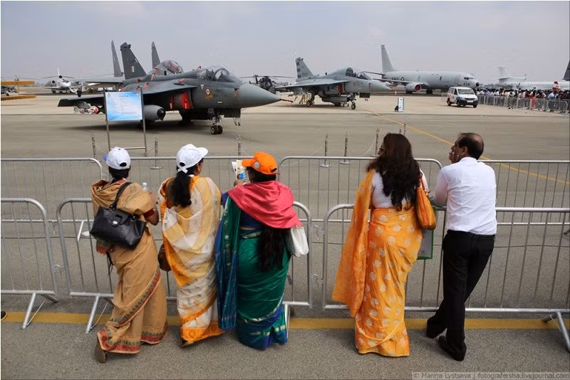 Dàn máy bay chiến đấu hiện đại trưng bày tại triển lãm rất đa dạng, nhưng khách thăm quan sẽ không được tới quá gần để sờ mó. Nguồn ảnh: Arms-Expo