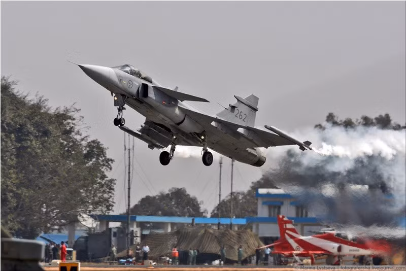 Tiêm kích JAS-39 Gripen – Thụy Điển vẫn còn nuôi tham vọng cung cấp mẫu tiêm kích hạng nhẹ thế hệ 4 này cho Ấn Độ. Nguồn ảnh: Arms-Expo
