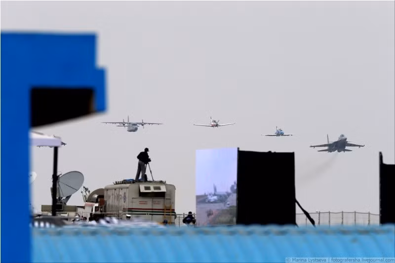 Aero India là sự kiện triển lãm hàng không thường niên lớn nhất Ấn Độ được tổ chức từ ngày 14-18/2 tại sân bay quân sự Yelahanka quy tụ hàng trăm công ty quốc phòng Ấn Độ và thế giới cùng hàng nghìn đoàn đại biểu quốc tế và hàng chục nghìn khách thăm quan. Nguồn ảnh: Arms-Expo