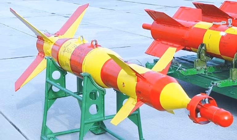 Thực ra, việc cải tiến các loại bom thông thường thành bom thông minh thì không phải là hiếm. Bản thân các loại bom KAB-500/1500 của Nga cung cấp cho Việt Nam vốn cũng được chế tạo dựa trên thân bom thông thường FAB. Nguồn ảnh: Ausairpower