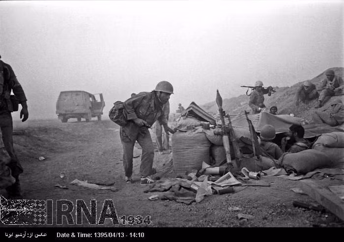 Hai bên sử dụng các loại vũ khí đại diện cho hai cường quốc đối nghịch. Cụ thể, Quân đội Iraq sử dụng chủ yếu hệ vũ khí Liên Xô trong khi Iran lại dùng vũ khí Mỹ. Nguồn ảnh: IRNA