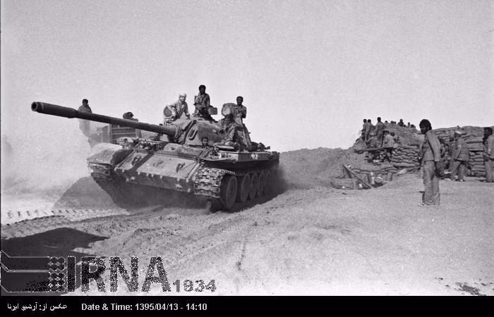 Cuộc chiến tiếp diễn với những cuộc tấn công dữ dội của hàng trăm nghìn binh sĩ Iran nhắm vào các thành phố chiến lược của Iraq. Trong ảnh, xe tăng Type 69 của Quân đội Iraq. Nguồn ảnh: IRNA