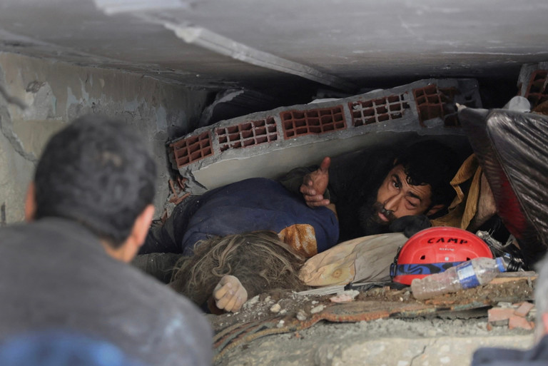 Động đất ở Thổ Nhĩ Kỳ làm nhiều người thiệt mạng và bị thương.