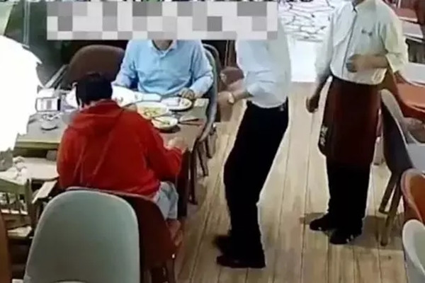 Trung Quoc: An va tong tien nha hang, cap vo chong bi phat 22 thang tu
