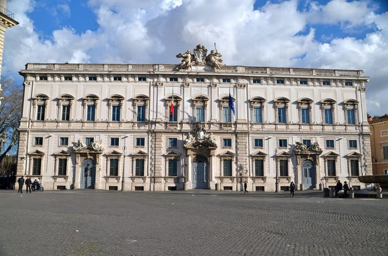 Cung điện Quirinal ở Rome, Italy, rộng tới 110.499 mét vuông. Theo Insider, tòa nhà này bao gồm 1.200 phòng, được xây dựng vào năm 1574.