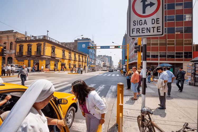 Theo các chuyên gia, sở dĩ Lima có đặc điểm đặc biệt như trên là do xuất phát từ đặc điểm khí hậu ôn hòa và đặc điểm địa lý.