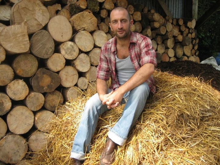 Người đàn ông sống không tiên tiền trong suốt 15 năm Nguoi dan ong song khong tien tien trong suot 15 nam