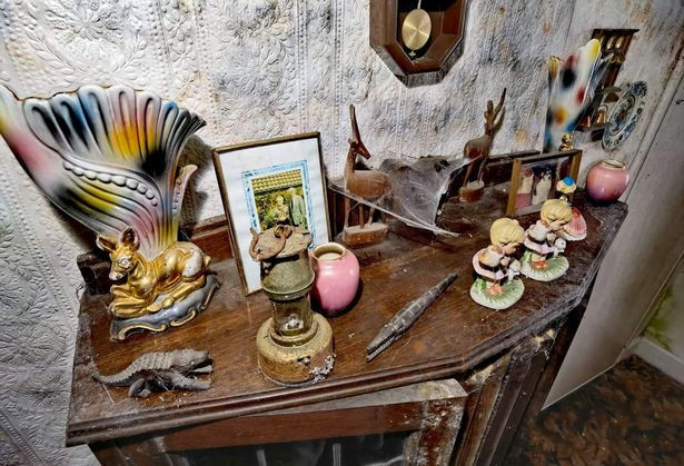 Khung canh ron nguoi ben trong ngoi nha ma am o Anh-Hinh-4