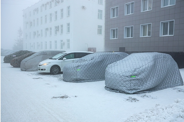 Theo phương tiện truyền thông Yakutsk, thời tiết thậm chí còn ấm lên ở đó. Tại thủ đô của vùng lạnh nhất nước Nga, nhiệt độ ban đêm dưới -33 độ C mặc dù vài ngày trước nhiệt độ là -45 độ C. Ảnh: TASS.