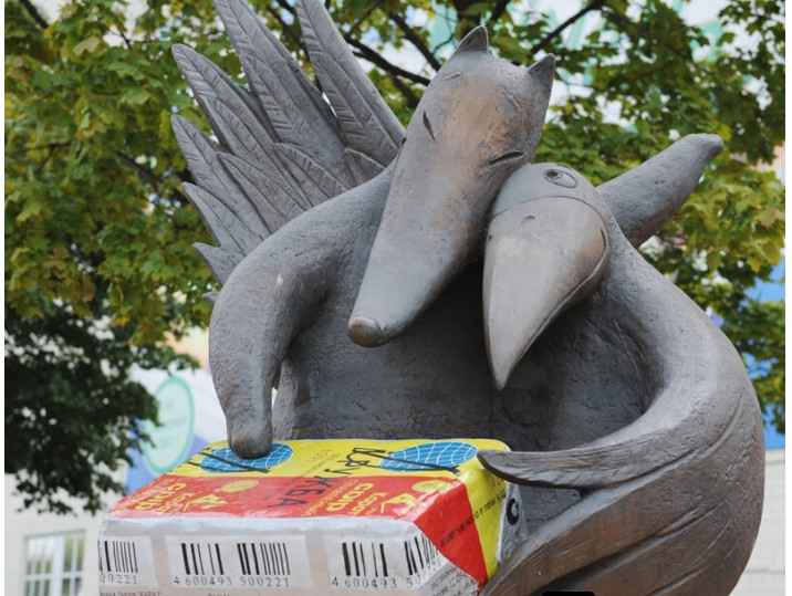 5. Nga có vô số di tích kỳ lạ: Người Nga dường như rất tôn sùng các tượng đài - có khoảng 172.000 tượng đài trên khắp đất nước. Và không phải tất cả đều là loại thông thường: Ví dụ, có một tượng đài ở Stavropol Krai tôn vinh thuốc xổ trong khi Moscow có tượng đài tôn thờ pho mát mềm.