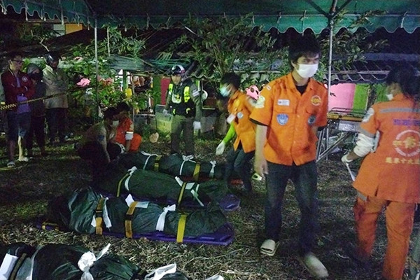 Đám cưới thảm kịch: Chú rể bắn chết cô dâu rồi tự sát Dam cuoi tham kich: Chu re ban chet co dau roi tu sat