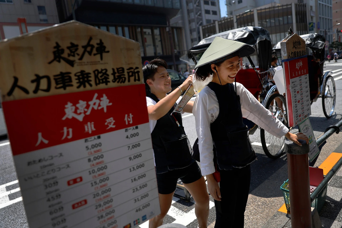 Nếu làm việc chăm chỉ, những phu xe này có thể kiếm được hơn 1 triệu yên (5.500 bảng Anh) mỗi tháng.